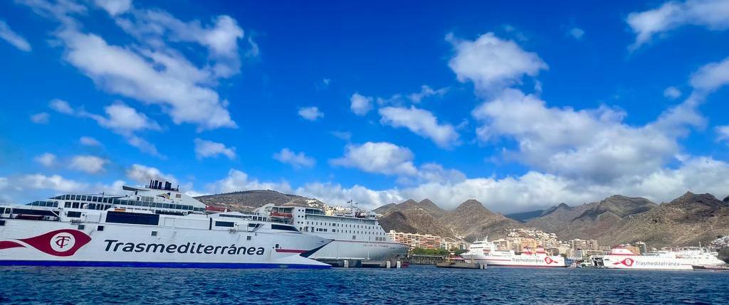 Cuatro buques de Grupo Armas Trasmediterránea, en Tenerife