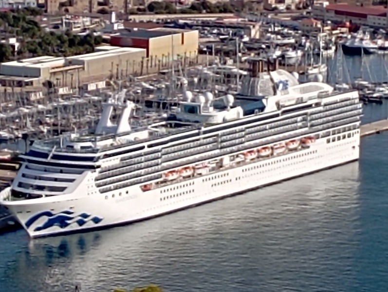 “Island Princess”, protagonista en el puerto de Cartagena