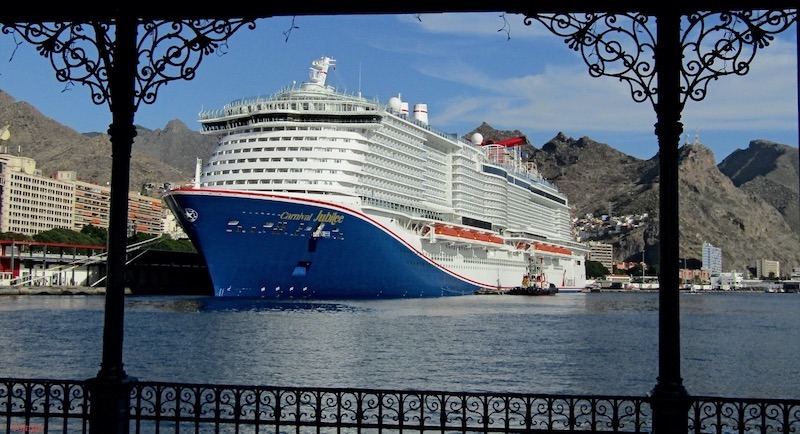“Carnival Jubilee” pasa por Tenerife en su viaje de entrega