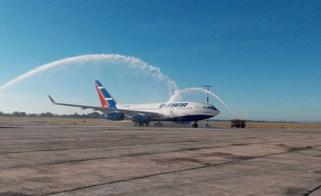 Cubana recupera el último de sus tres aviones Ilyushin Il-96M