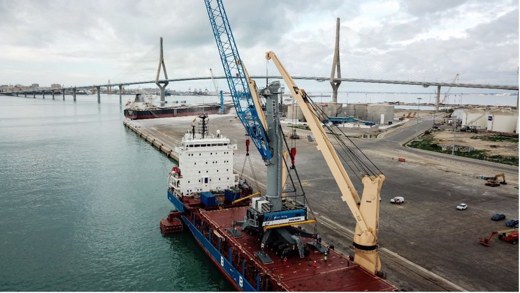 Nueva grúa móvil Liebherr LHM 500 para Estibadora Gaditana