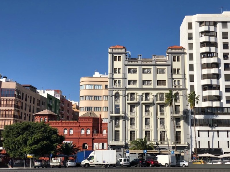 Una mirada al edificio H. Otazo y el hotel Miramar de Santa Cruz