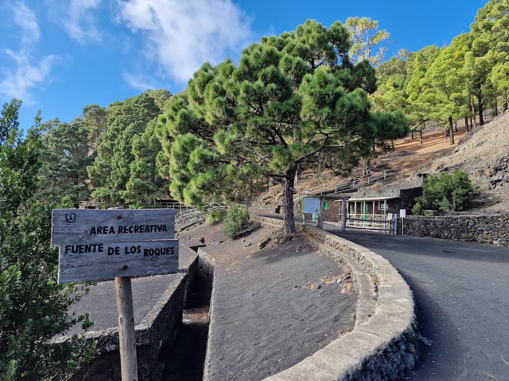 La pista forestal llega a la Fuente de los Roques (1957)