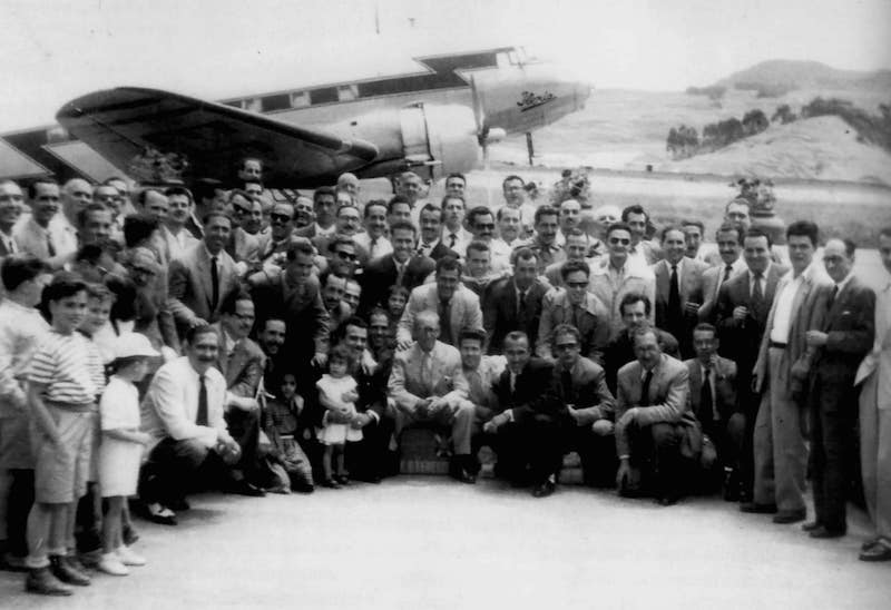 La afición del C.D. Tenerife vuela en Douglas DC-3 de Iberia (1953)