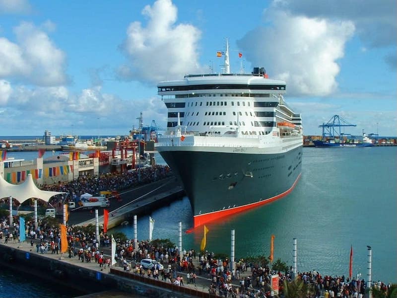 El puerto tinerfeño ignora el 20º aniversario del “Queen Mary 2”