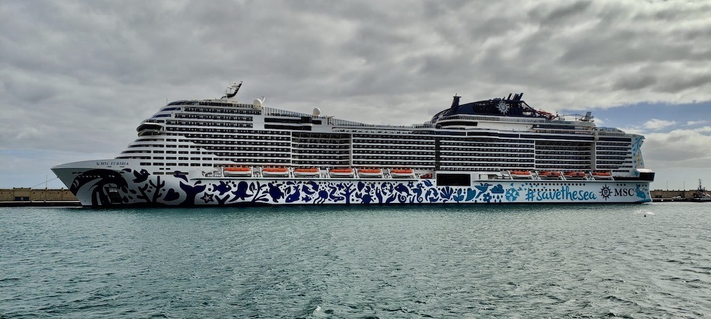 El gigante “MSC Euribia” llega por primera vez a Tenerife