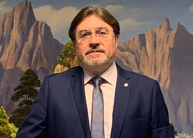 Justo reconocimiento a la labor notarial tras el volcán Tajogaite