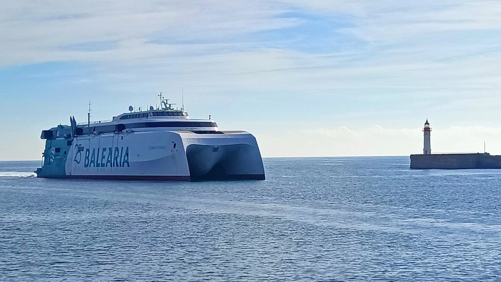 Balearia muestra el catamarán “Eleanor Roosevelt” en Almería