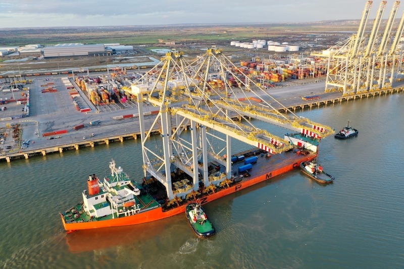 Boluda asiste la maniobra de las grúas Gantry mayores de Europa