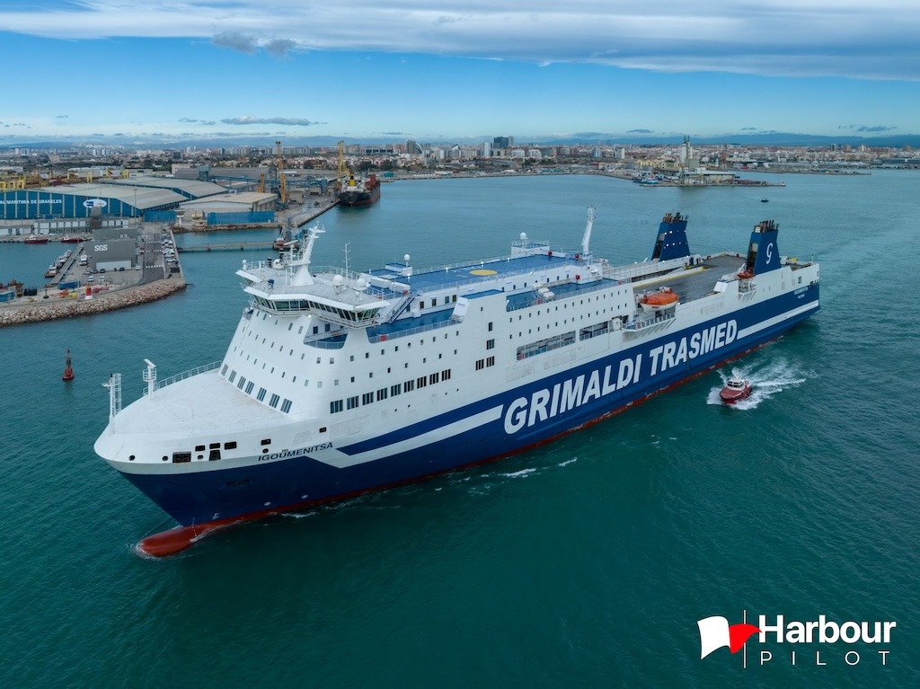 “Igoumenitsa”, próximo “Ciudad de Sóller”, llega a Valencia