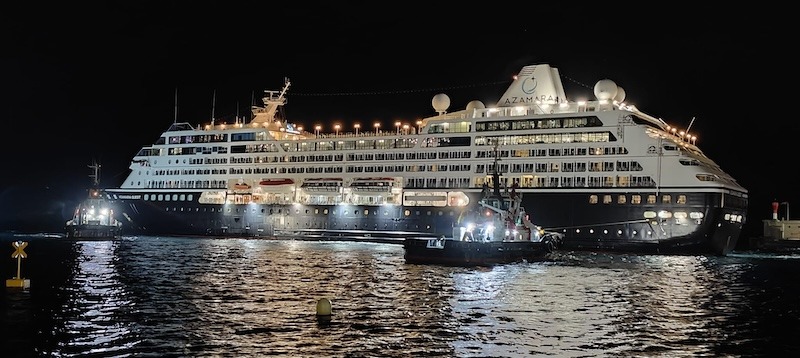 El buque “Azamara Quest” busca refugio del temporal en Tenerife