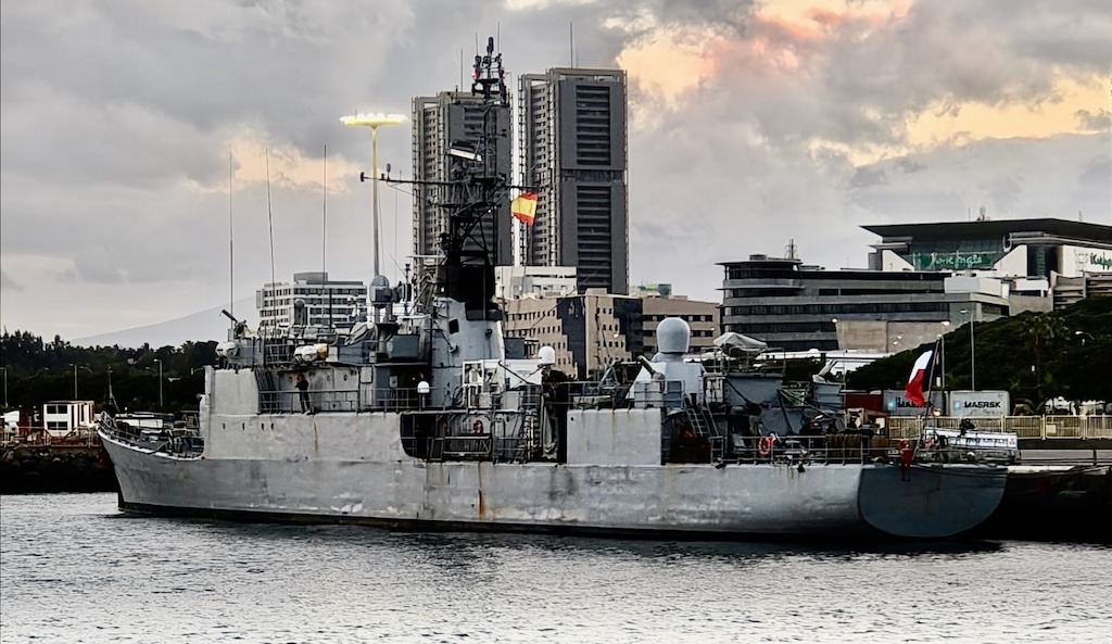 El veterano aviso “Commandant Bouan” (F 797), en Tenerife