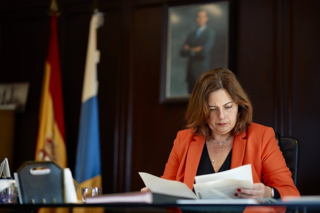 Beatriz Calzada advierte que “la tasa ETS perjudica gravemente a los puertos canarios”