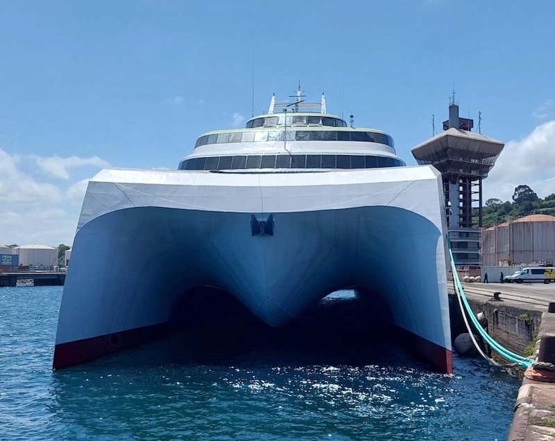 El fast ferry “Margarita Salas” sale a pruebas para la comprobación de los motores duales