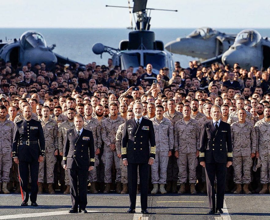 El rey Felipe VI visita el buque LHD “Juan Carlos I” durante su estancia en Estonia