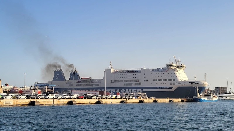 Los humos del ferry “Ciudad de Sóller”