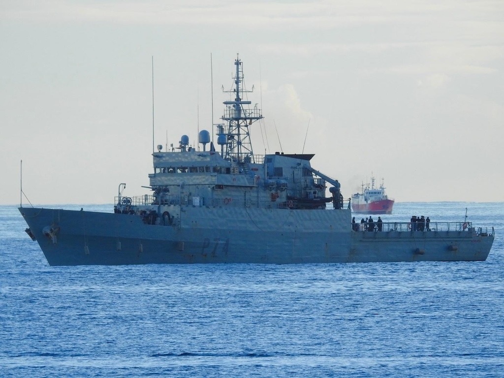 El patrullero de altura “Atalaya” captura al pesquero “Gloria Figueroa” con un alijo de droga