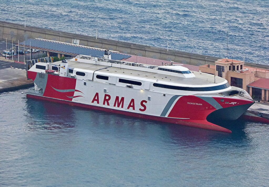 Grupo Armas y Fred. Olsen asumirán las mismas obligaciones en la línea de La Palma
