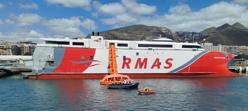 Simulacro de evacuación del catamarán “Volcán de Tagoro” en el puerto de Santa Cruz de Tenerife