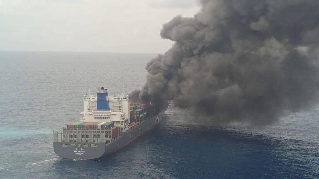 Cuatro tripulantes desaparecidos tras una explosión seguida de incendio en el buque “Wan Hai 503”