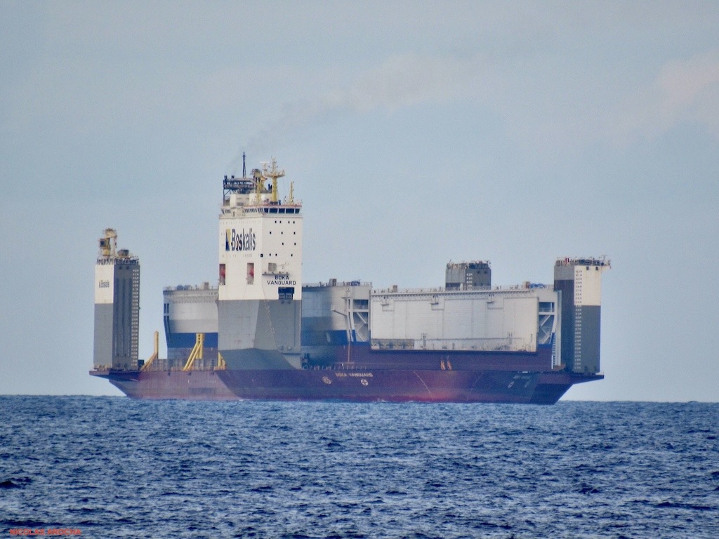 “Boka Vanguard”, el buque dique mayor del mundo, de escala técnica en el puerto de Las Palmas