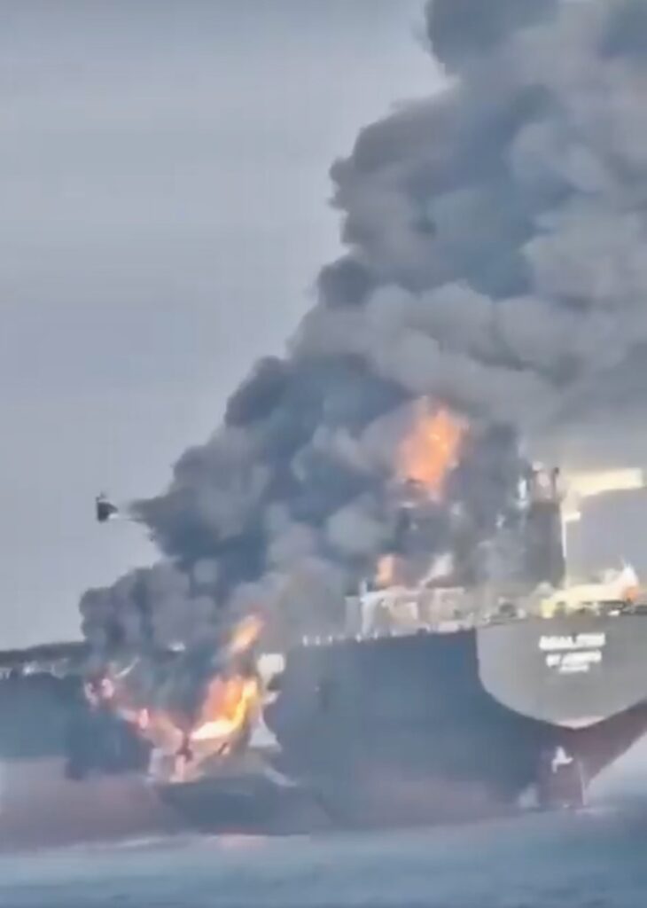Abordaje e incendio de dos petroleros en el Golfo de Omán por un “incidente de navegación”