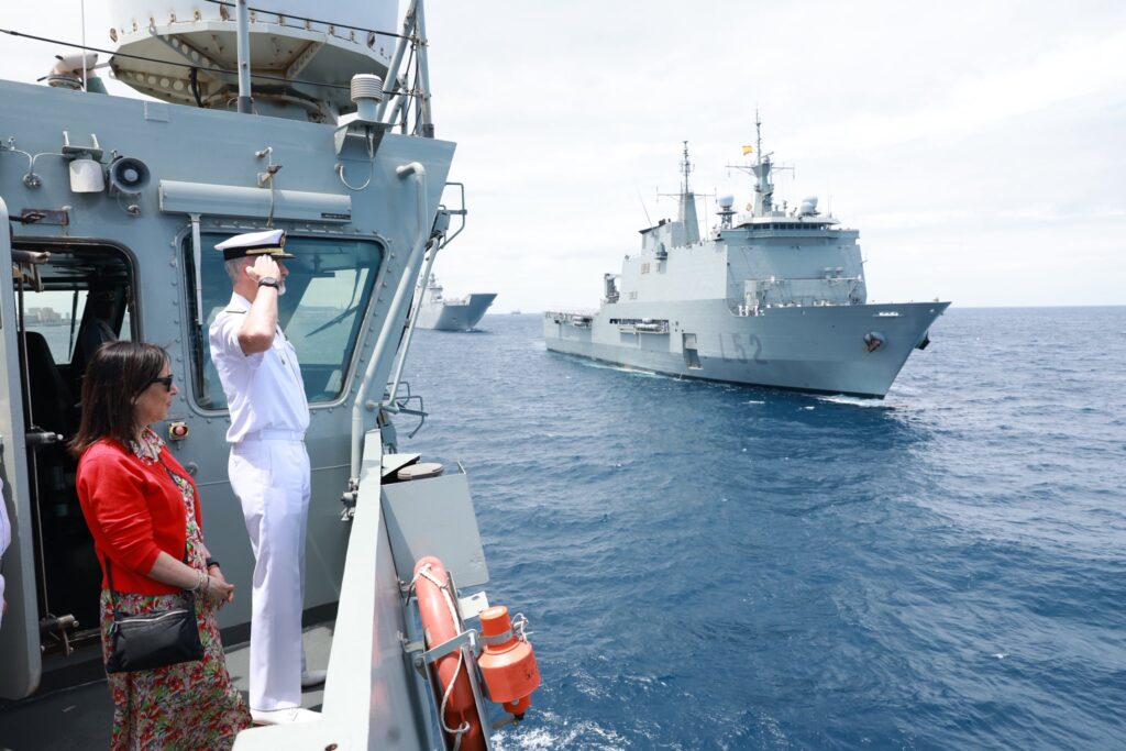 El Rey Felipe VI preside la revista naval del DIFAS 2025 en Las Palmas de Gran Canaria