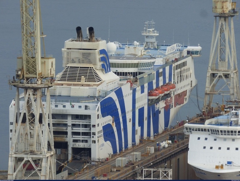 El ferry italiano “La Superba”, incendiado en enero de 2023 en Palermo, será desguazado en Turquía
