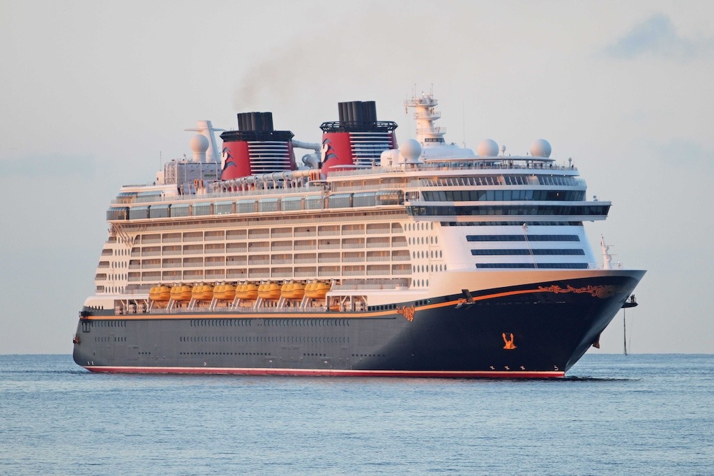 “Disney Fantasy”, cuarto buque de la saga de Disney Cruise Line, por primera vez en el puerto de Palma
