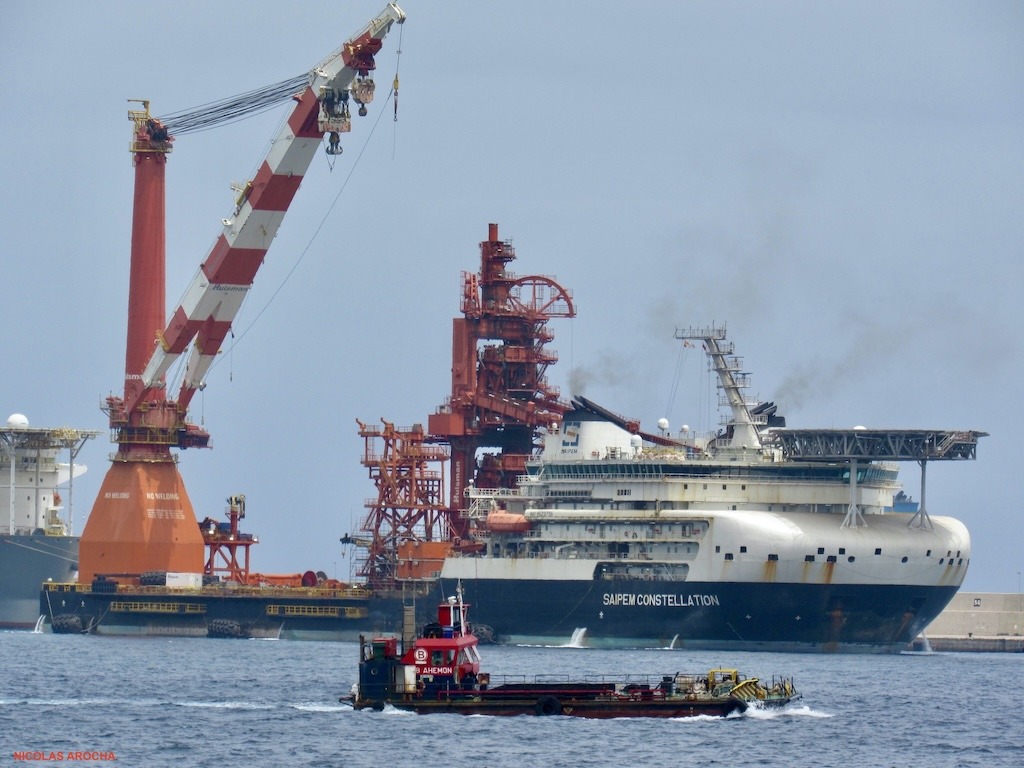 El gigante “Saipem Constellation”, protagonista destacado en el puerto de Las Palmas