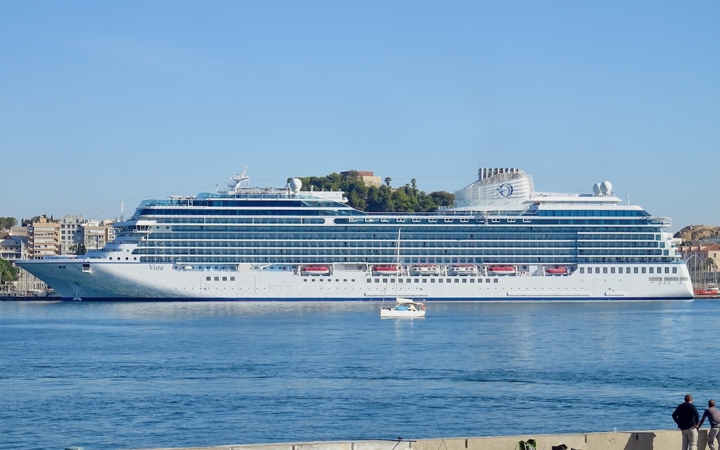 Estreno del novísimo y novedoso buque de ultralujo “Vista” en el puerto de Cartagena