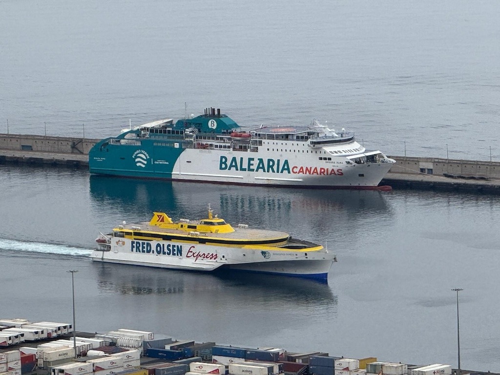 Fred. Olsen estudia la construcción de dos nuevos trimaranes para hacer frente al desafío de Balearia