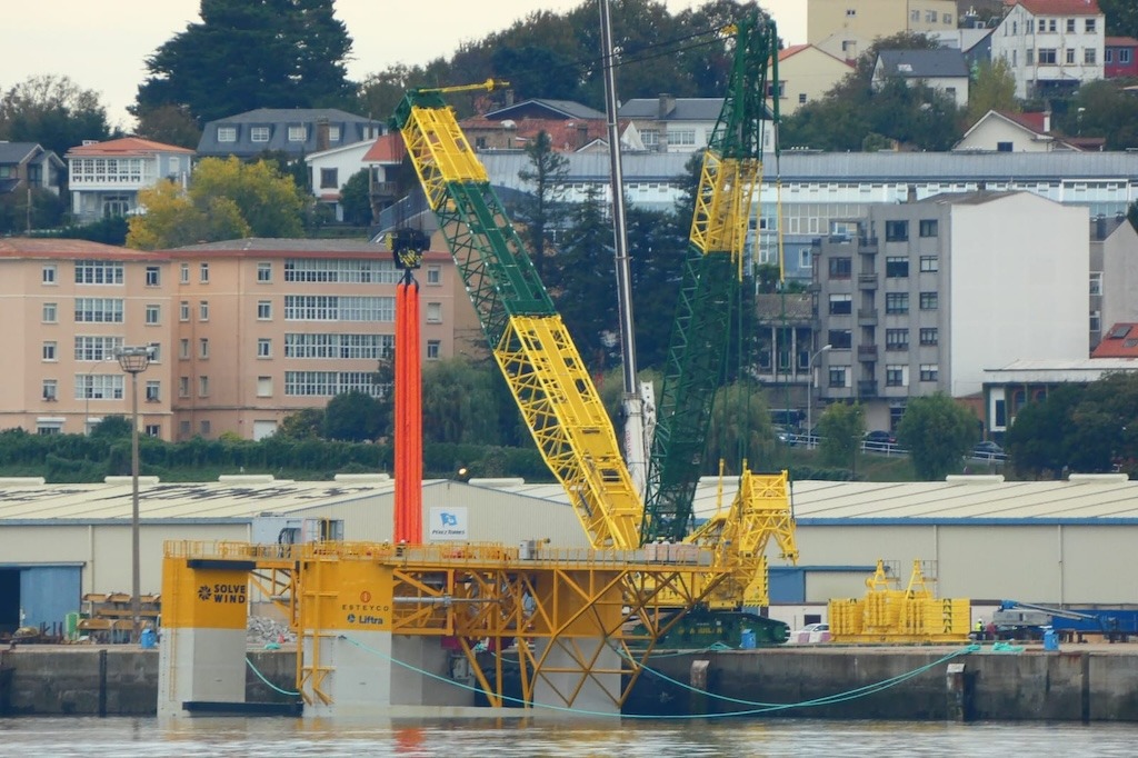 Puesta a flote de la plataforma “Atoms” para la reparación de turbinas eólicas en alta mar