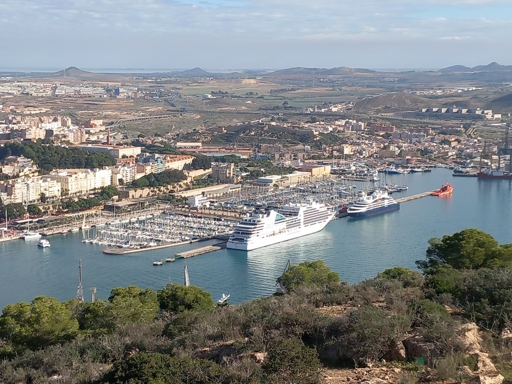 “Seabourn Encore” y “Le Bougainville”, dos exponentes del ultralujo, en Cartagena