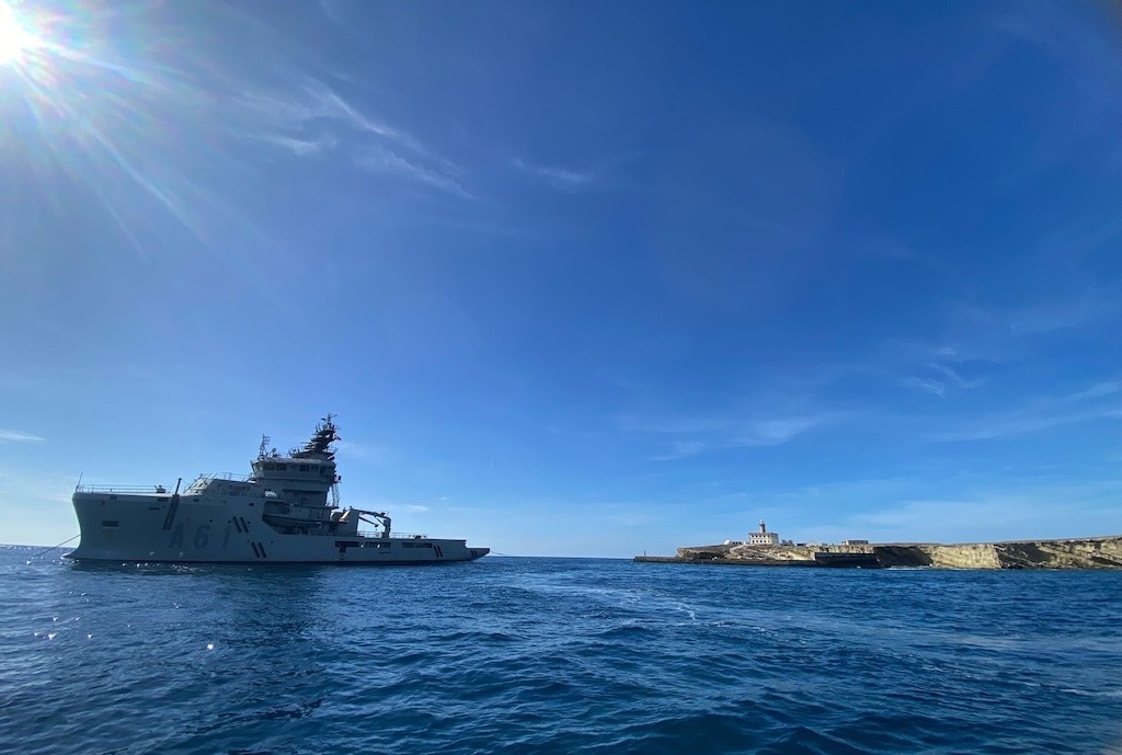 Primer suministro del buque multipropósito “Carnota” (A-61) a los peñones del norte de África