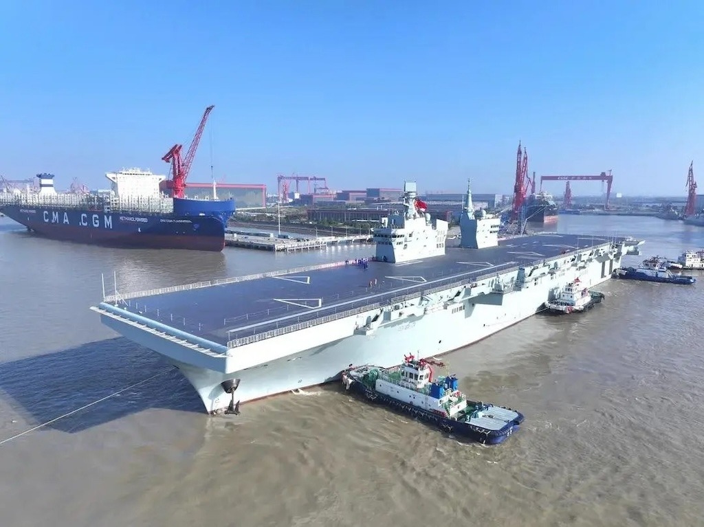 Sale a pruebas de mar el buque de asalto anfibio “Sichuan”, primer LPD chino del Tipo 076