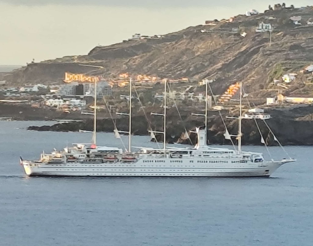Los cinco mástiles del buque “Club Med 2”, evocación del siglo XIX en Santa Cruz de La Palma