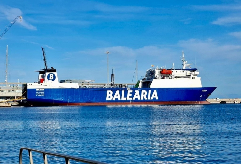 Balearia mueve ficha y posiciona el veterano buque rolón “Hatay” en el puerto de Ceuta