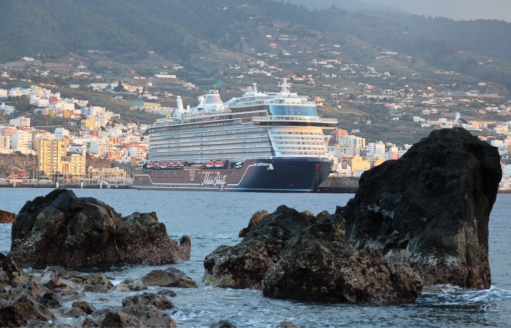 Escala inaugural del novísimo “Mein Schiff Relax” en el puerto de Santa Cruz de La Palma