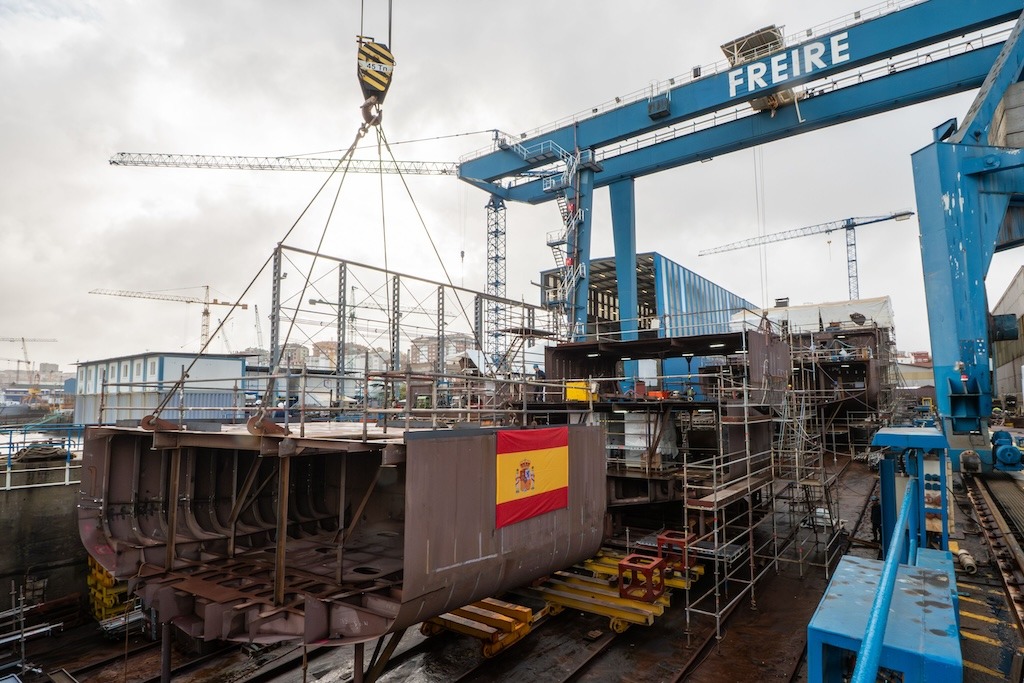 Puesta de quilla en Freire Shipyard del nuevo buque de apoyo a buceadores EAB de la Armada