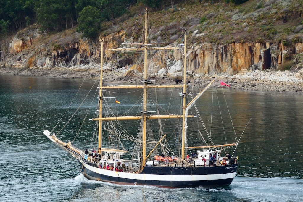El buque-escuela británico “Pelican of London”, en viaje de instrucción con cadetes de la Royal Navy