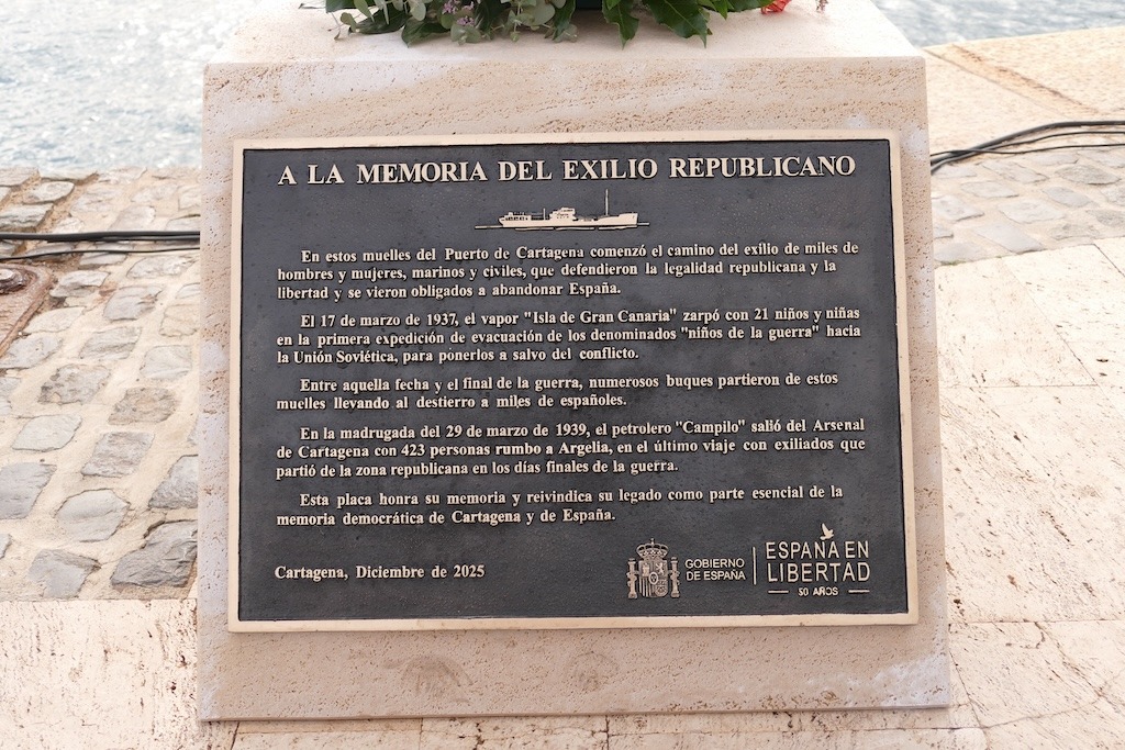 Homenaje a la memoria del exilio republicano que salió por el puerto de Cartagena