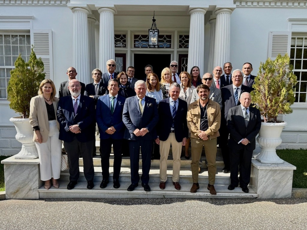 Dinámico encuentro del Cuerpo Consular con la patronal tinerfeña y la visión de los sectores turísticos