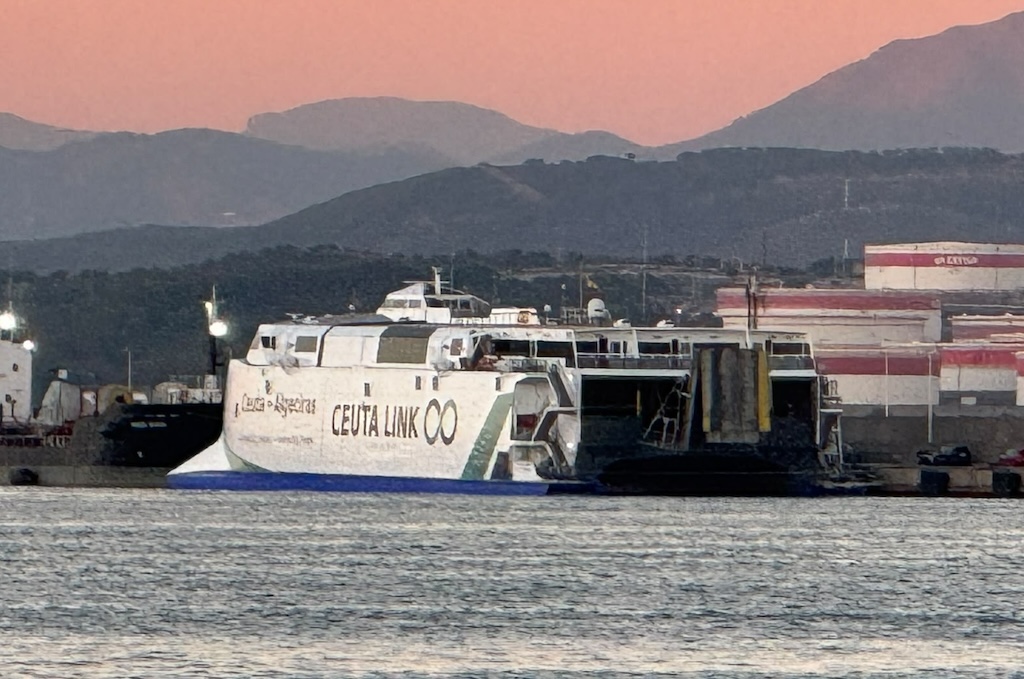 La nueva imagen de Ceuta Link en el catamarán “Villa de Agaete”
