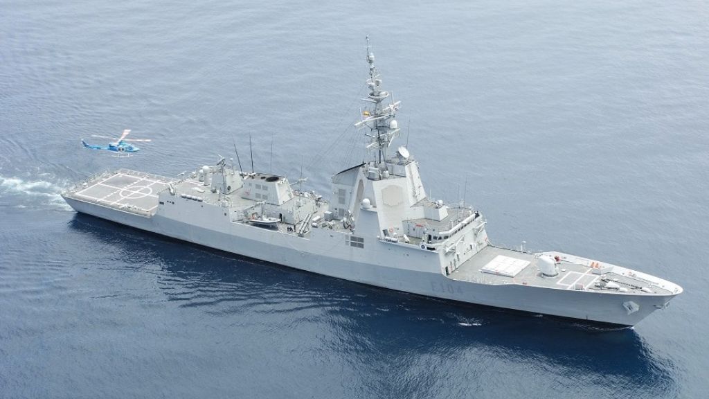 La Armada abre sus buques al público en Ferrol con motivo de la Fiesta Nacional
