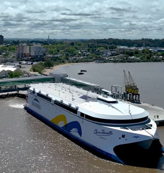 Buquebus pone en servicio el HSC eléctrico "China Zorrilla", que conecta Argentina y Uruguay