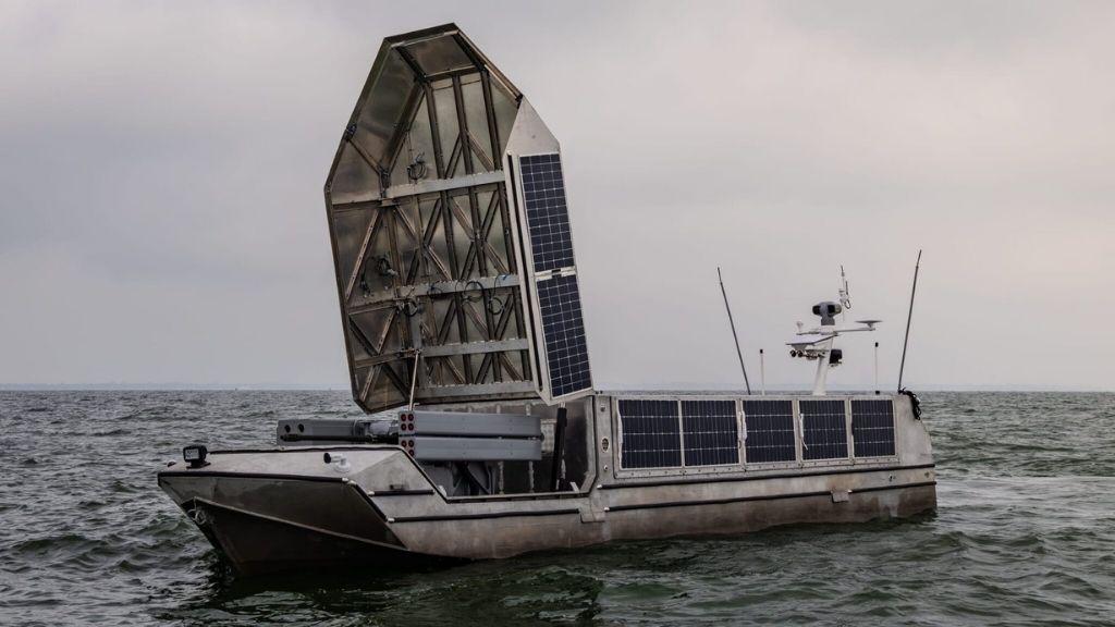 Voltaic Defense Tests Armed USV for Weeks-Long Surveillance Missions Powered by Solar Energy