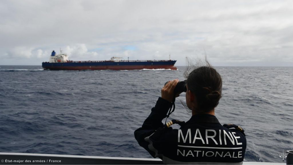 La Armada francesa intercepta al petrolero "DF Peak", sospechoso de navegar bajo falsa bandera en el Índico